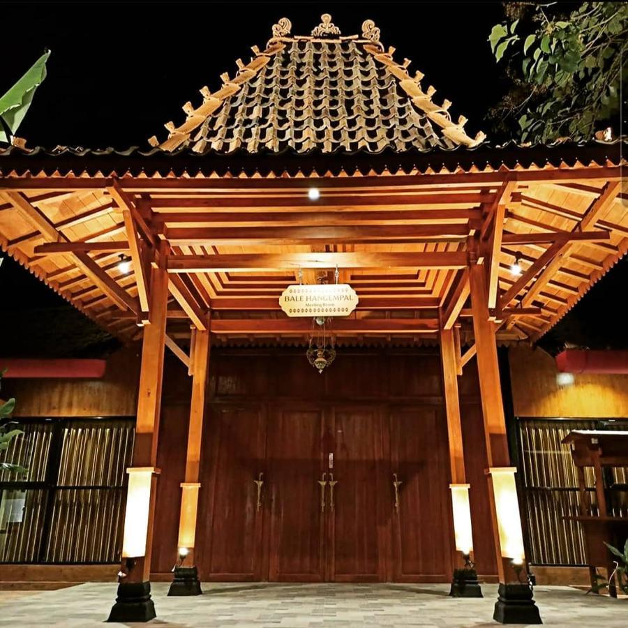 Kampung Lawasan Heritage Cottage Yogyakarta Exterior photo