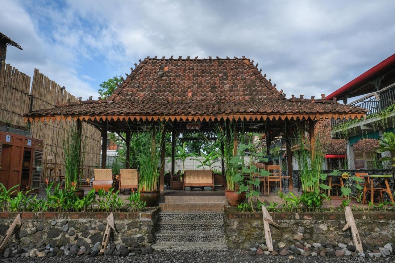 Kampung Lawasan Heritage Cottage Yogyakarta Exterior photo