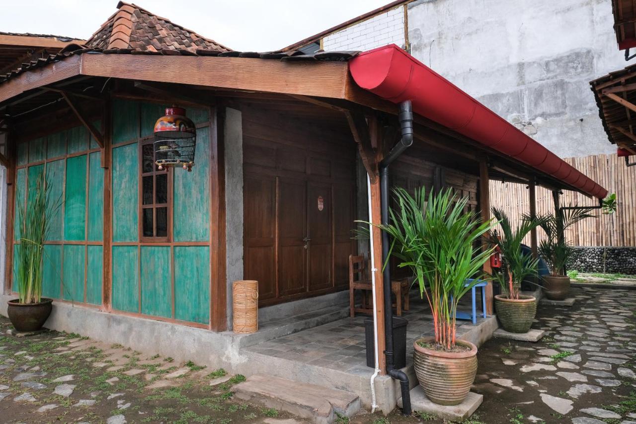 Kampung Lawasan Heritage Cottage Yogyakarta Exterior photo