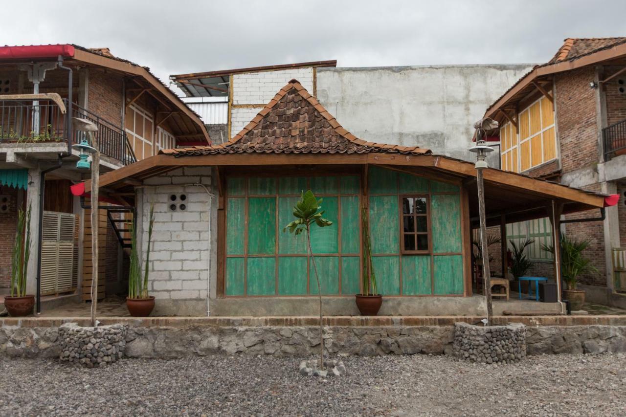 Kampung Lawasan Heritage Cottage Yogyakarta Exterior photo