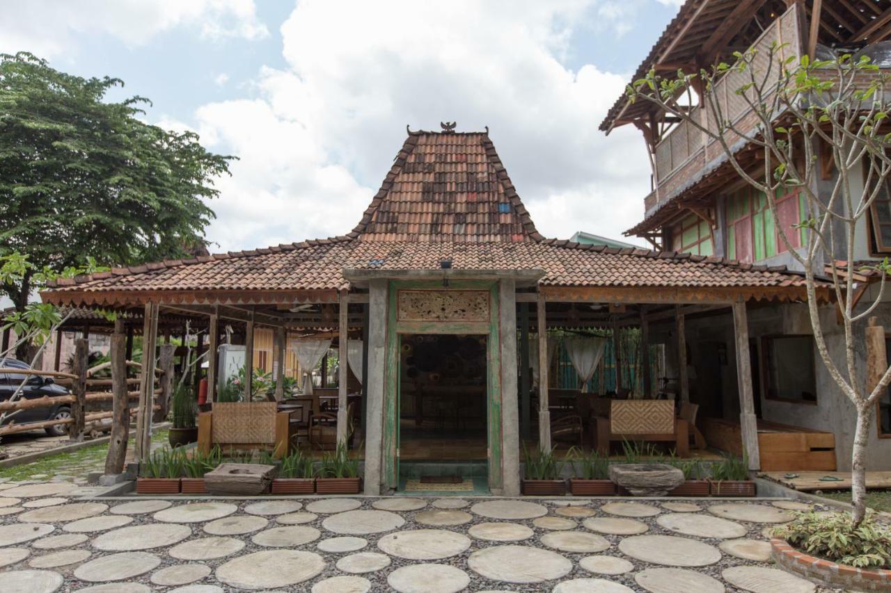 Kampung Lawasan Heritage Cottage Yogyakarta Exterior photo